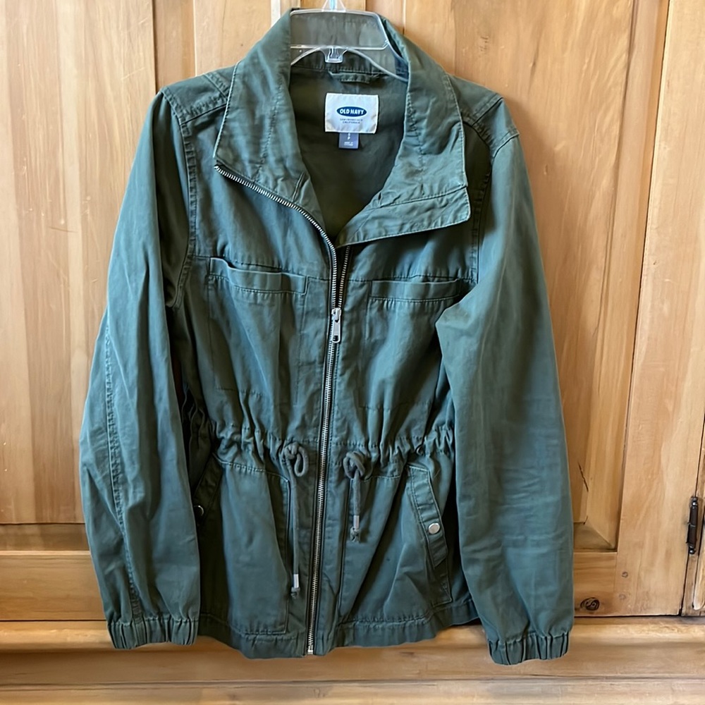 Old Navy army green jacket, women’s small. Super cute with jeans or slacks.
